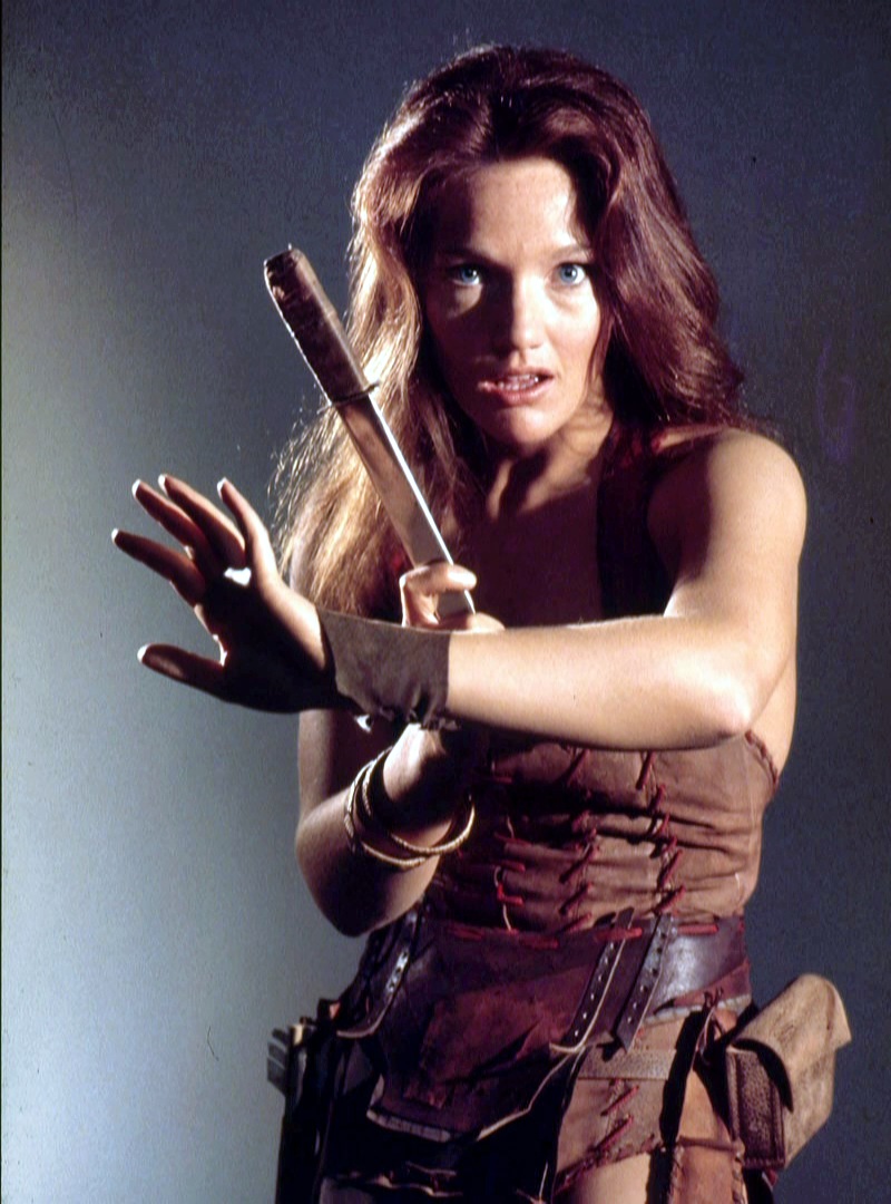 Leela holding a knife in front of her